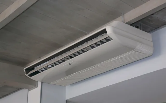 小型エアコン2台と大型エアコン1台電気代はどちらが高い